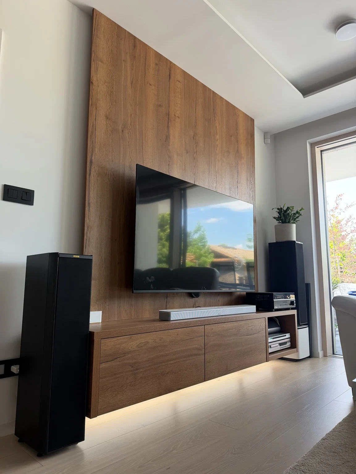 Nábytok na mieru Bratislava – ukážka stolárskej realizácie Bobor Atelier
